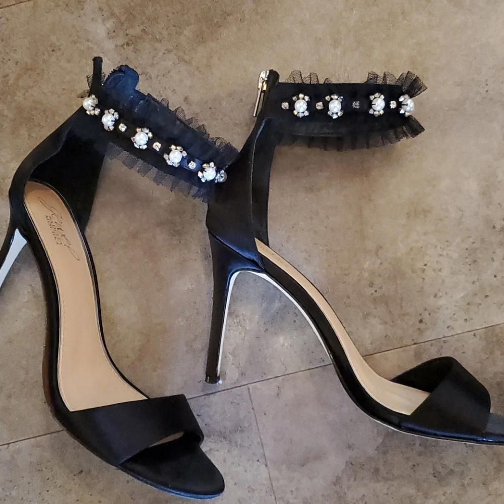 Badgley mischka jewel black heels sz 8.5